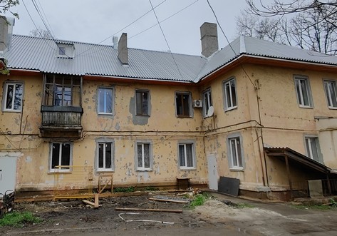 Two-storey residential building in Ordzhonikidze district of Mariupol