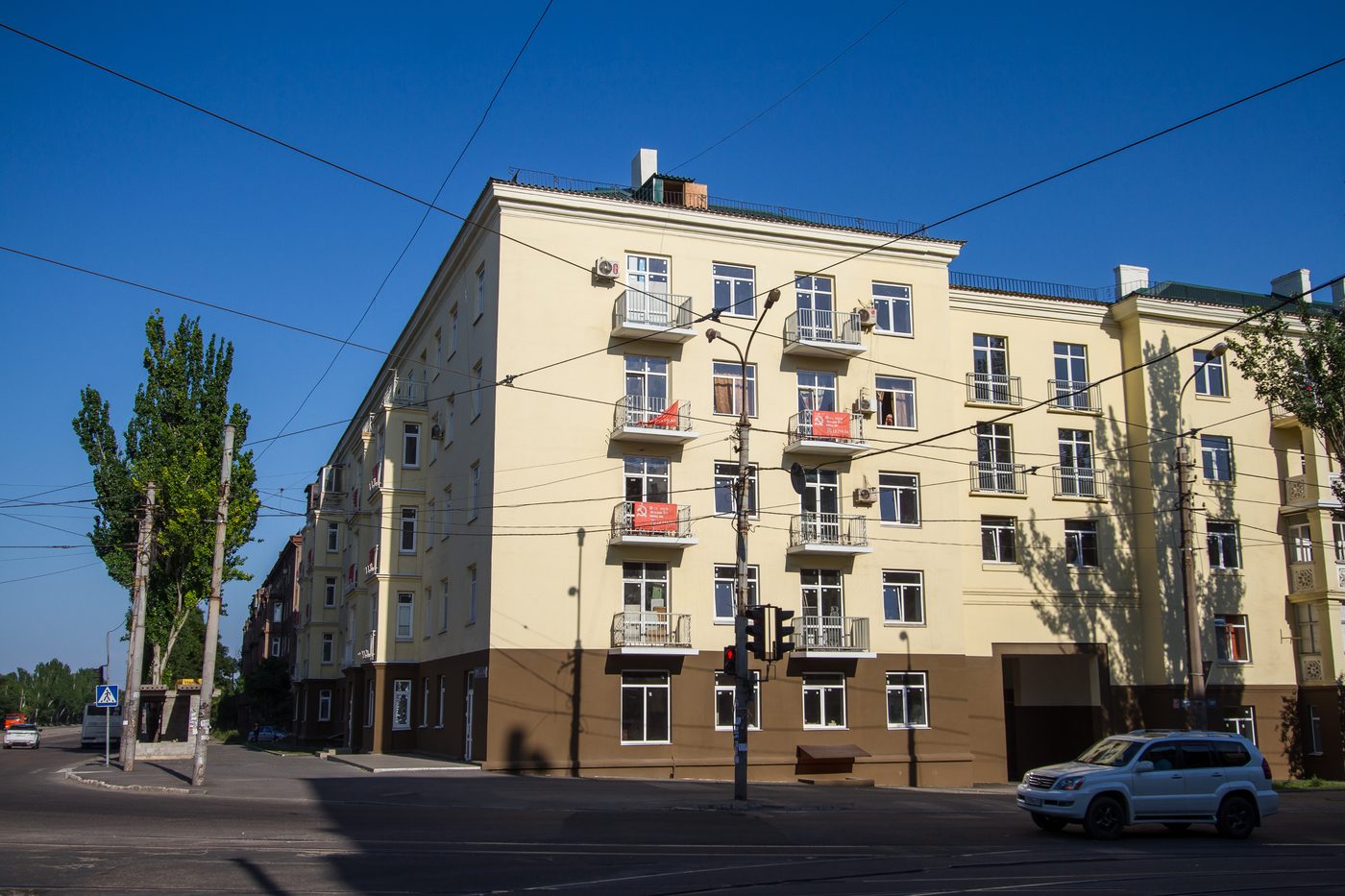 Multi-apartment residential building in Ilyichevsky district of Mariupol