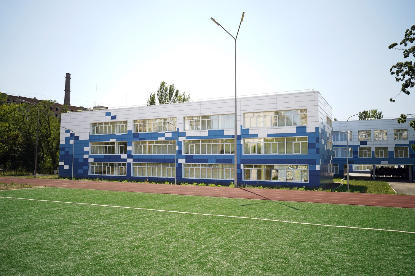Secondary school in Zhovtny district of Mariupol