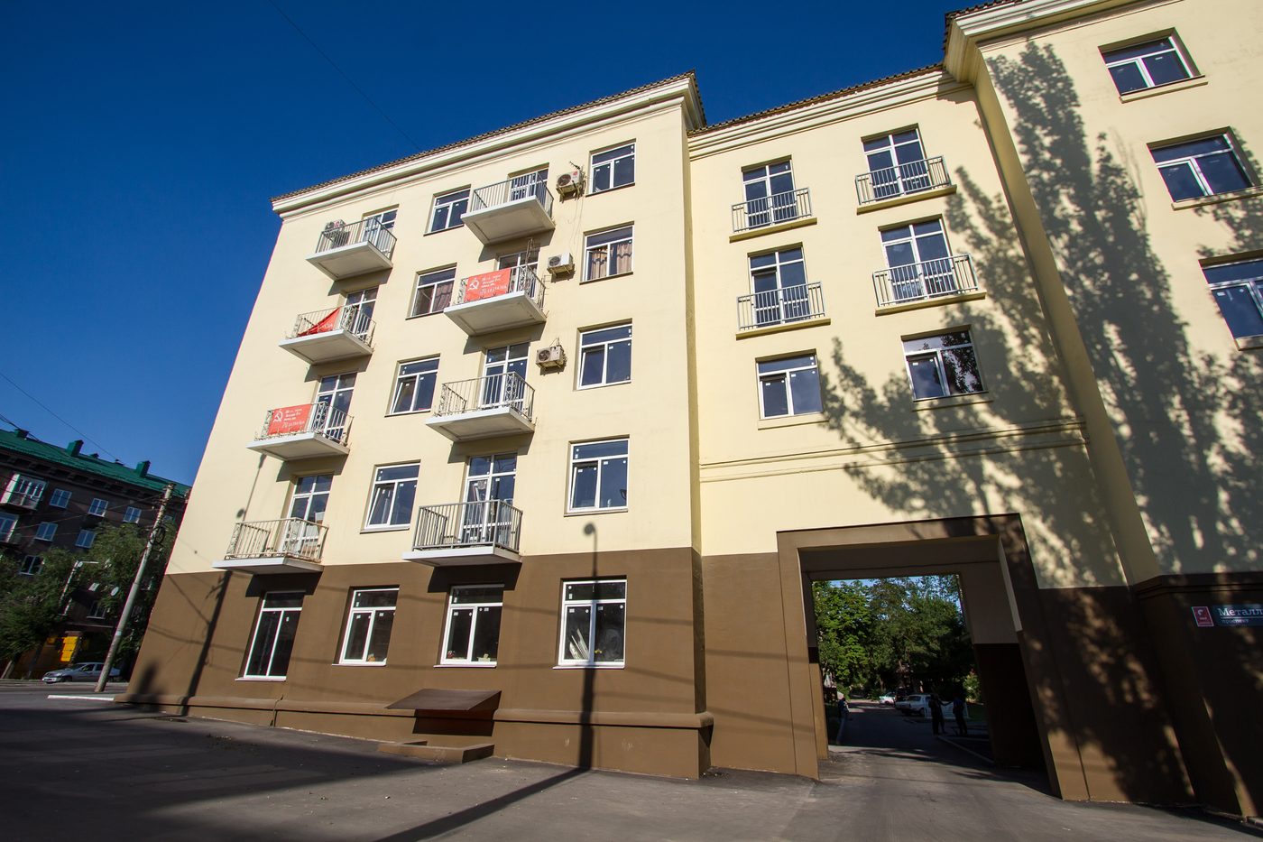 Multi-apartment residential building in Ilyichevsky district of Mariupol