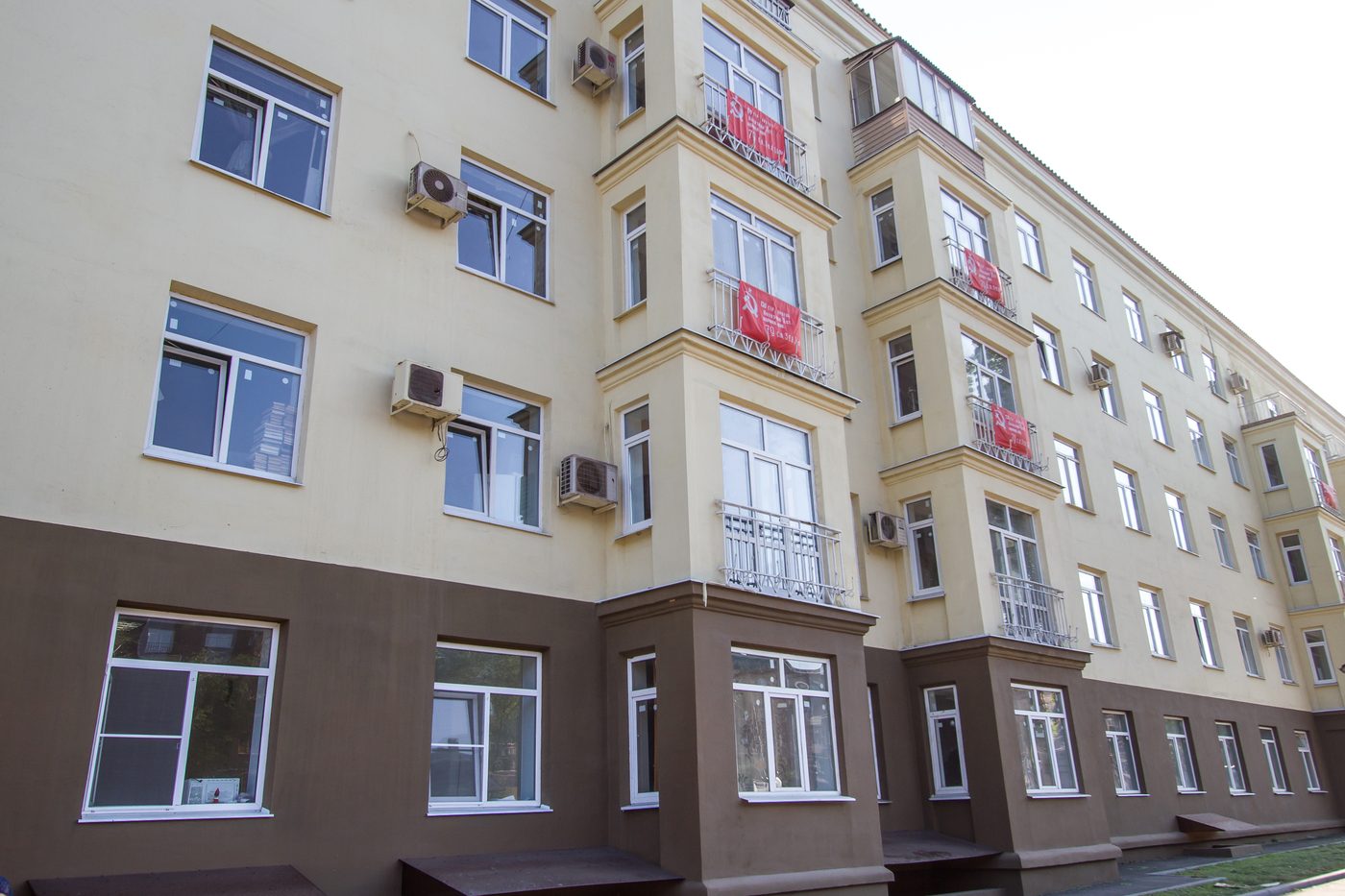 Multi-apartment residential building in Ilyichevsky district of Mariupol