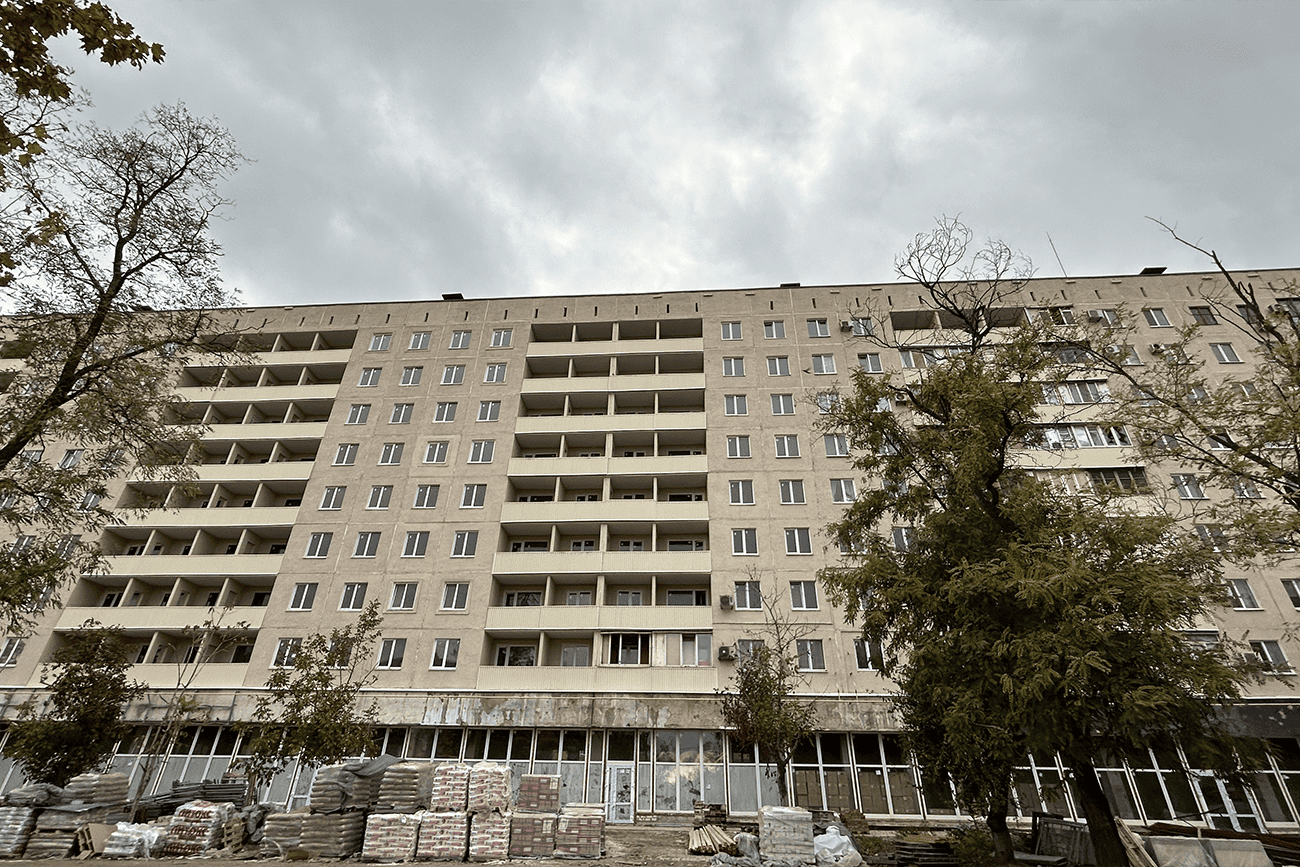 Восстановление многоквартирного дома в Жовтневом районе Мариуполя на проспекте Ленина