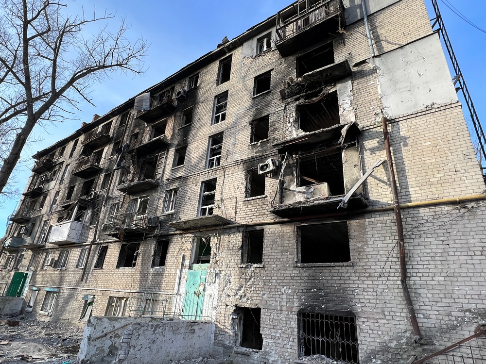 Multi-apartment residential building in Ordzhonikidze district of Mariupol